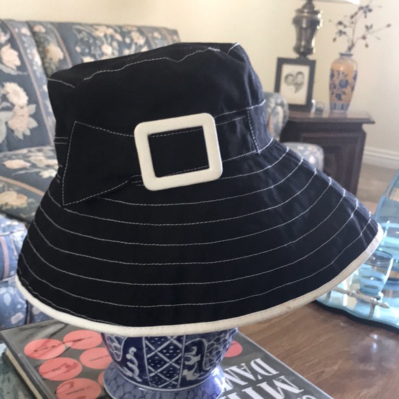 BUCKET HAT BLACK/WHITE EUC! - Picture 6 of 6
